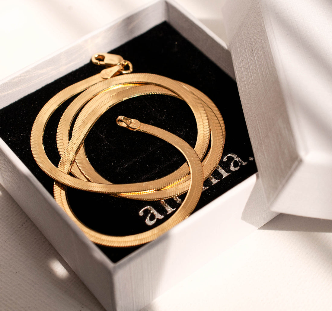 All About Herringbone Chain Necklaces