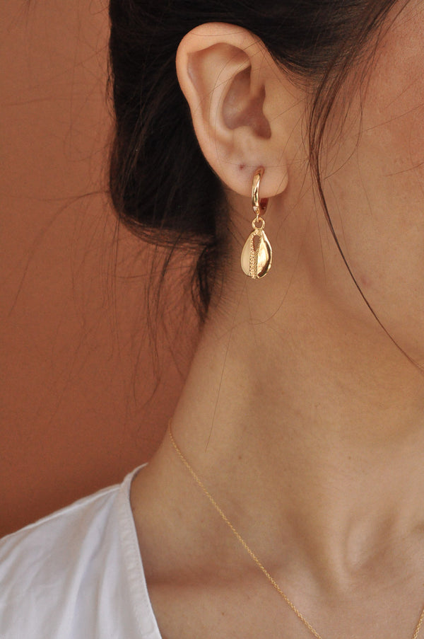 Dola Seashell & Pearl Earrings